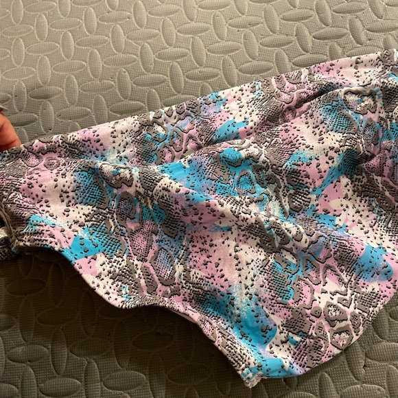 Two piece bathing suit - Picture 8 of 10